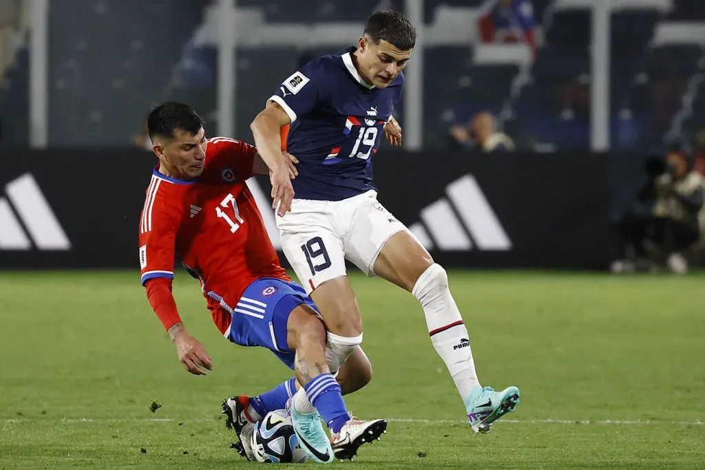 Gary Medel jugó por última vez en la selección chilena en el 0-0 ante Paraguay, el último partido de Berizzo. (Dragomir Yankovic/Photosport).