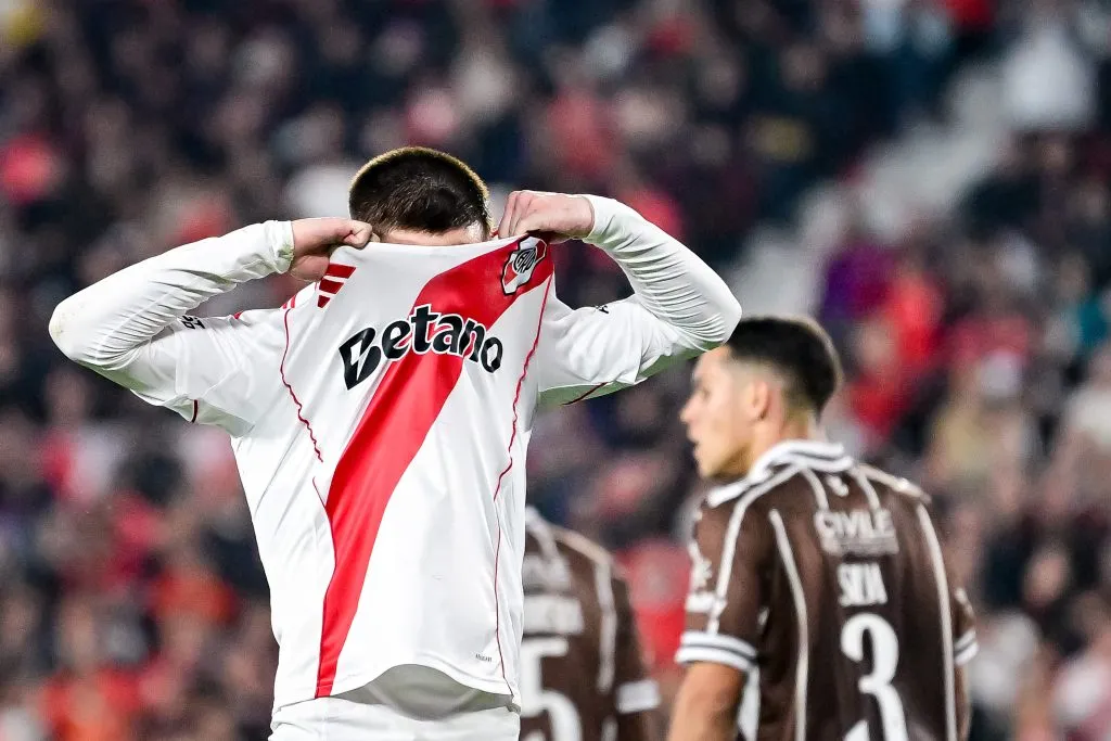 Con Paulo Díaz como titular y Gonzalo Tapia en la banca, River Plate se despidió del torneo argentino cayendo ante Platense. Foto: Getty Images.