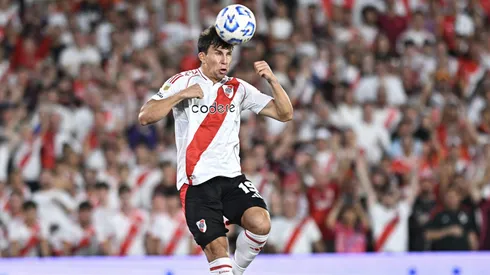 BUENOS AIRES, ARGENTINA - FEBRUARY 16: Gonzalo Tapia of River Plate heads the ball during a Torneo Apertura Betano 2025 match between River Plate and Lanus at Estadio Más Monumental Antonio Vespucio Liberti on February 16, 2025 in Buenos Aires, Argentina. (Photo by Rodrigo Valle/Getty Images)