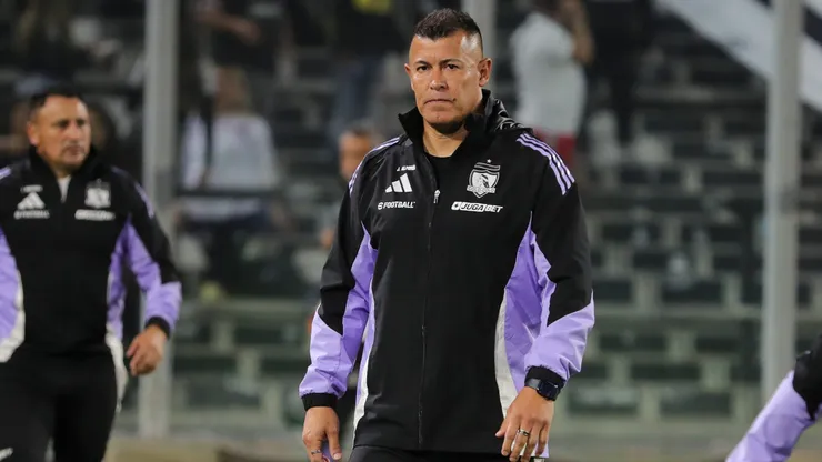 Almirón vive días tensos en Colo Colo.