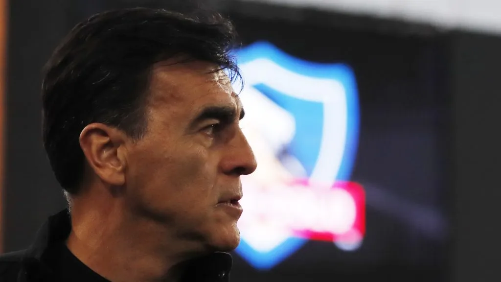 Gustavo Quinteros se fue por la puerta ancha de Colo Colo.
