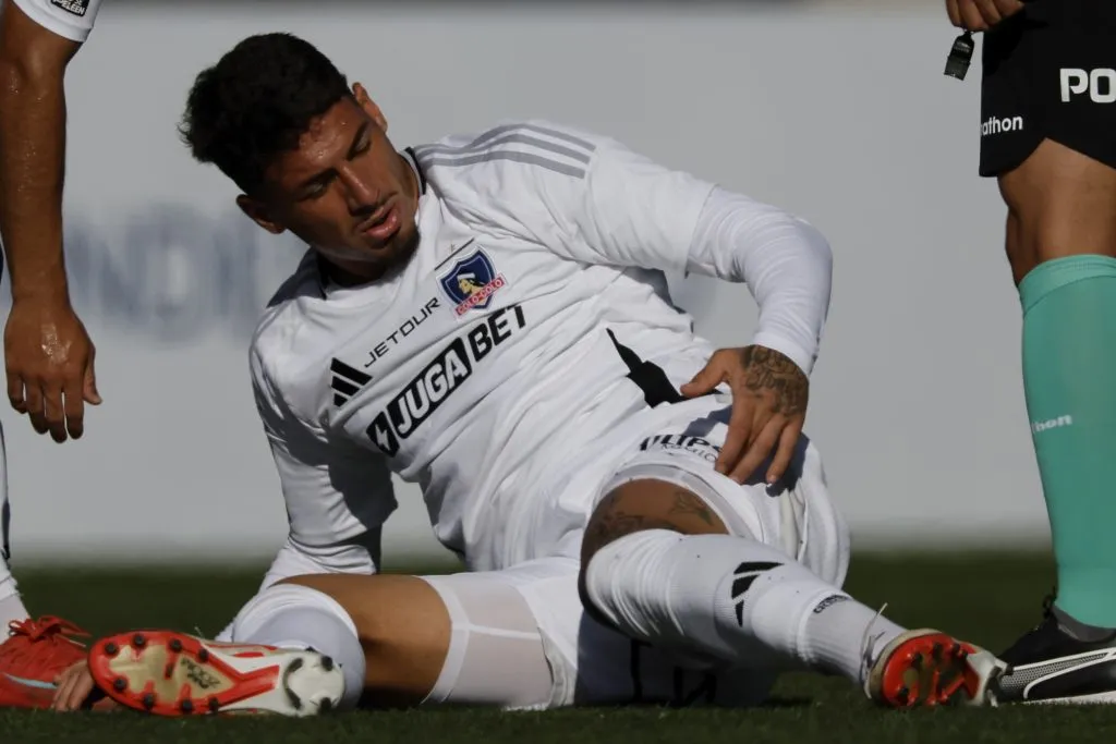 Alan Saldivia es cuestionado en Colo Colo. Foto: Andres Pina/Aton Chile