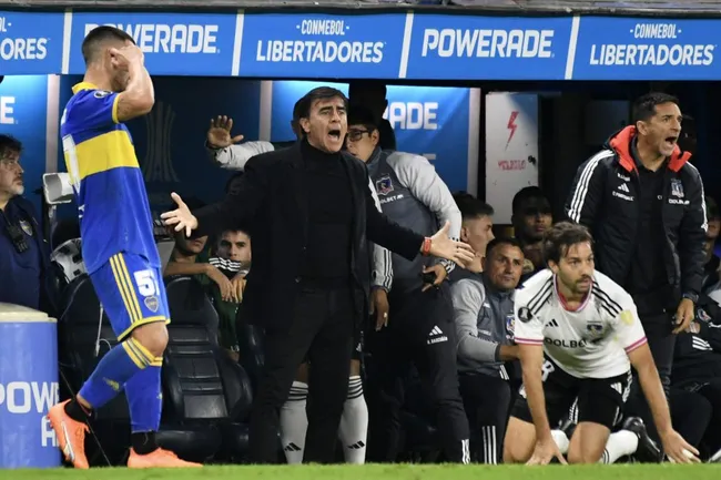 Gustavo Quinteros está esperando a Boca Juniors antes de volver a Colo Colo. | Foto: Photosport.