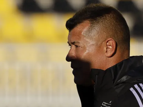 Casi el doble: la diferencia económica de Almirón con Colo Colo
