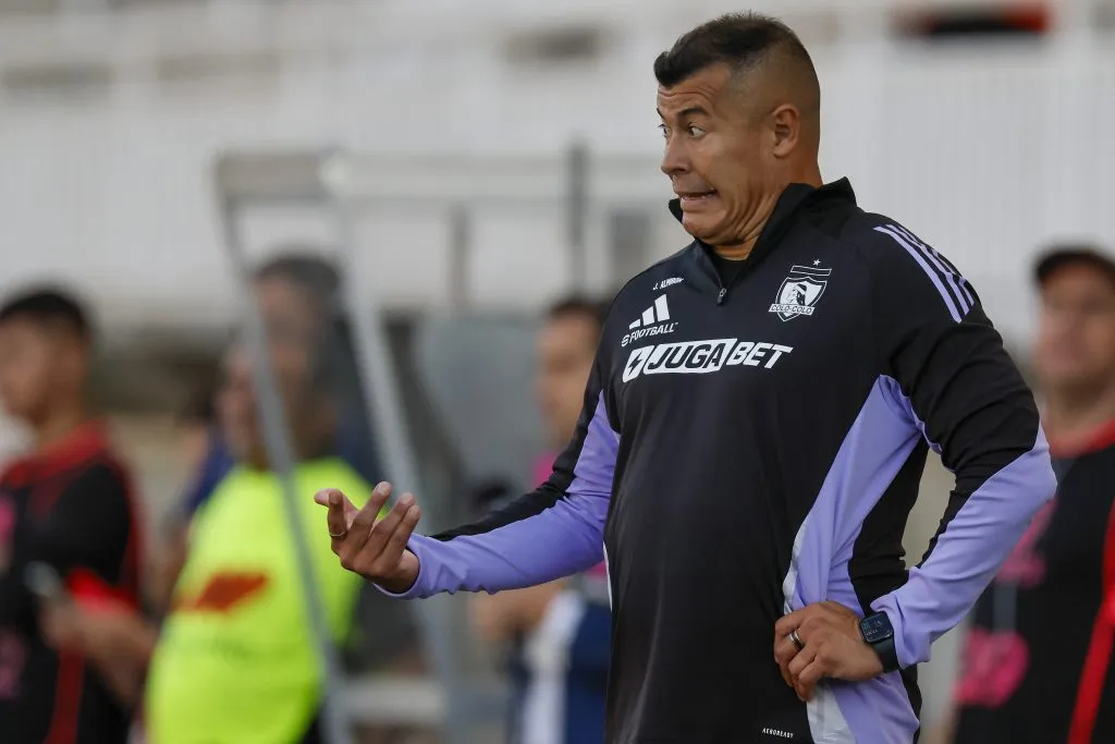 Jorge Almirón tiene contrato hasta diciembre del 2026 en Colo Colo. | Foto: Photosport.