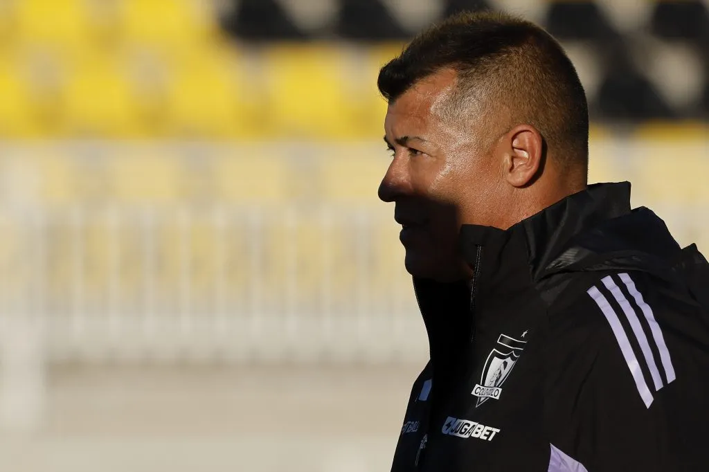 Almirón sigue en el limbo en Colo Colo