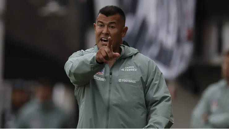 Por ahora, Jorge Almirón sigue en Colo Colo pese a que públicamente es conocido que dejará de serlo pronto.