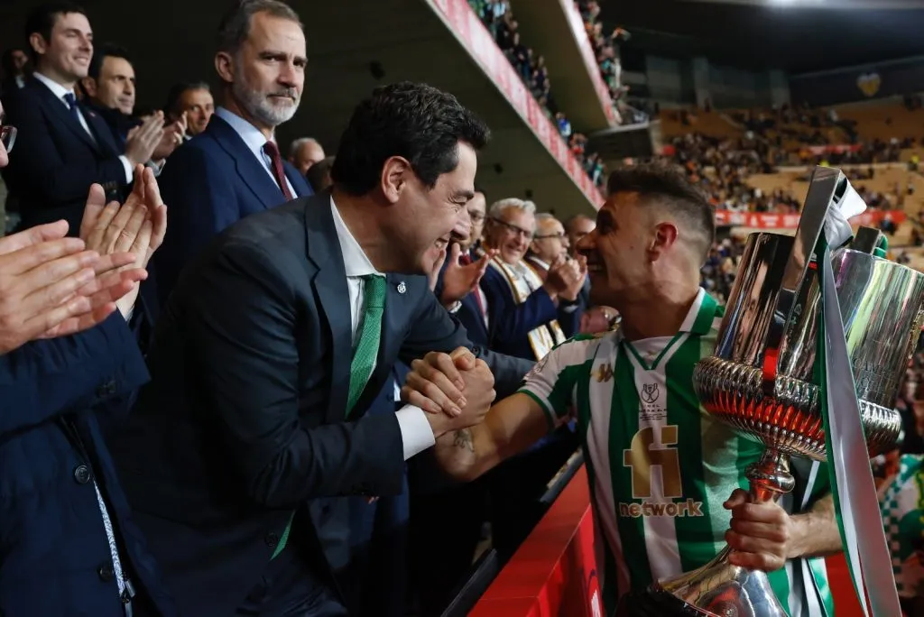 El político ya ha estado presente en otros momentos gloriosos del Betis en el último tiempo. Foto: Betis.