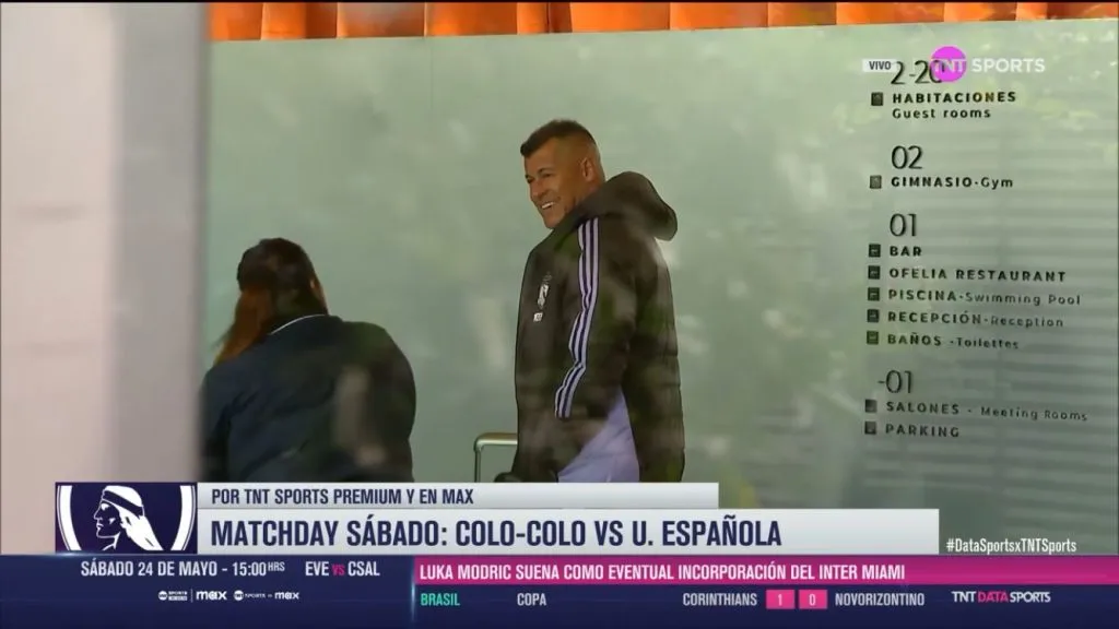 La imagen del sonriente Almirón en el hotel de Colo Colo