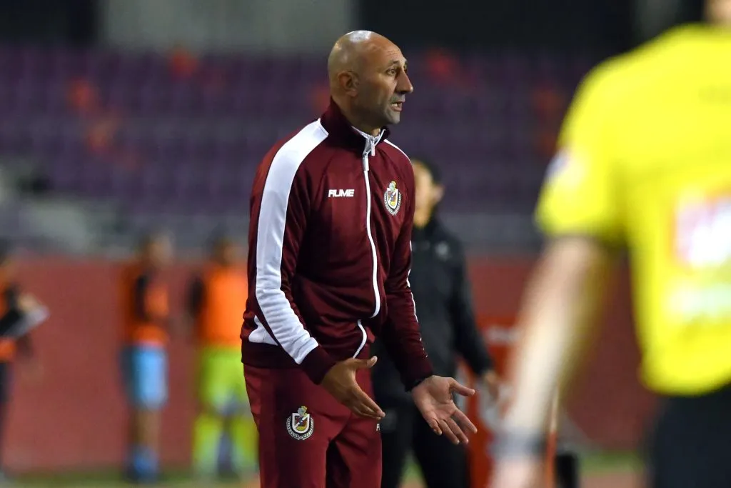Cristian Paulucci tuvo un estreno victorioso en La Serena, que venció a Iquique. (Alejandro Pizarro Ubilla/Photosport).