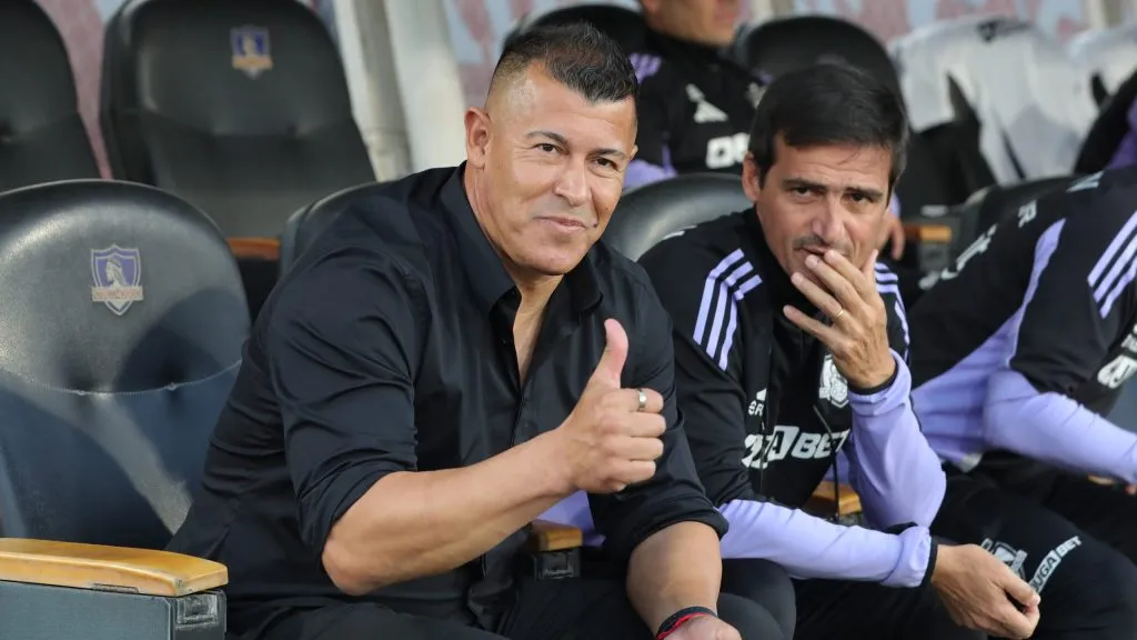 Quieren que Jorge Almirón se quede en Colo Colo.