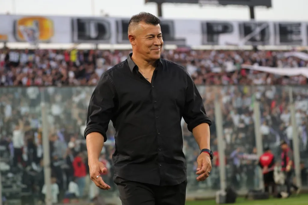 Sonriente se presentó Jorge Almirón al Monumental | Photosport