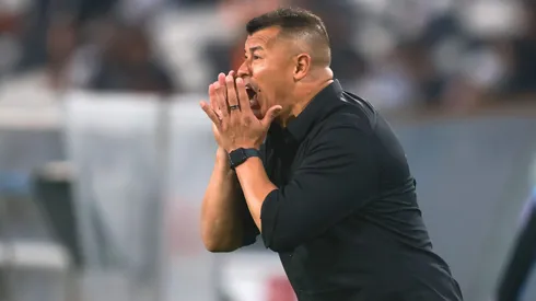 Jorge Almirón parece condenado en Colo Colo.