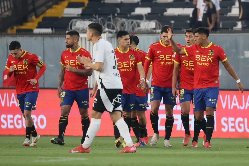 La Unión Española de José Luis Sierra marcha 15° con apenas seis puntos. Si el torneo terminara hoy, los de Independencia perderían la categoría. | Foto: Photosport.