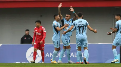 O'Higgins derrotó en un diluvio a Ñublense y encendió la parte alta de la tabla de posiciones.