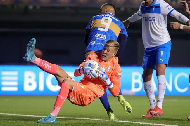 Bernedo protagonizó fuertre cruce con hinchas de la UC