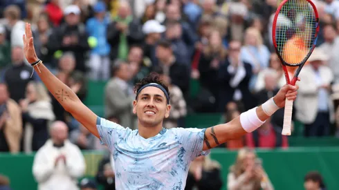 Alejandro Tabilo celebró en Roland Garros.