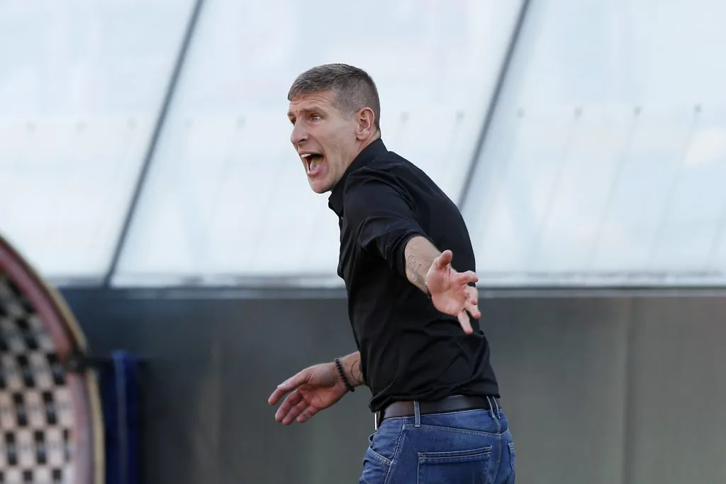 Martín Palermo como DT de la Unión Española, donde estuvo desde julio de 2016 hasta noviembre de 2018. (Felipe Zanca/Photosport).