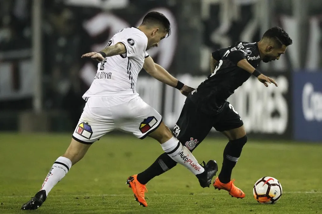 Zaldivia estuvo en el plantel albo que llegó a cuartos de final de la Copa Libertadores en 2018. En la foto ante Corinthians en octavos. (Felipe Zanca/Photosport).