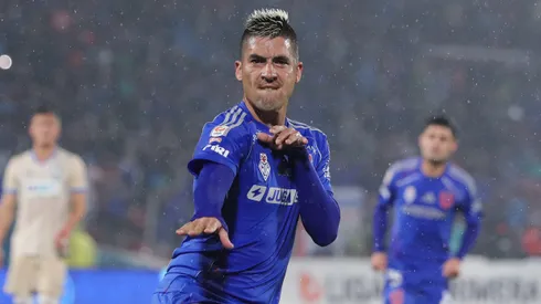 Leandro Fernández baila al ritmo de sus goles, lo que fue imitado por Altamirano.