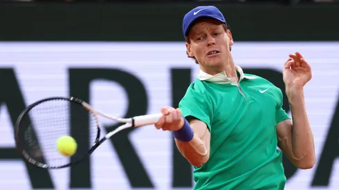 Sinner ganó fácilmente en Roland Garros y su gesto hacia Rafa Nadal dio la vuelta al mundo