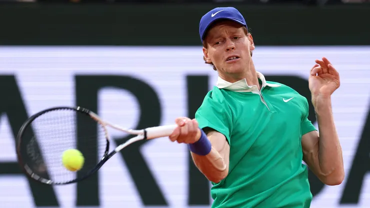 Sinner ganó fácilmente en Roland Garros y su gesto hacia Rafa Nadal dio la vuelta al mundo