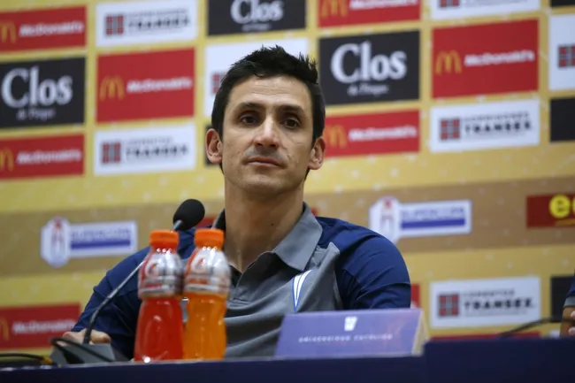 Milovan Mirosevic hasta ahora estaba realizando labores más administrativas en Universidad Católica. | Foto: Photosport.