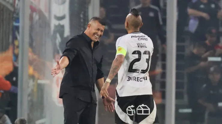 Almirón estaría viviendo sus últimos partidos en Colo Colo