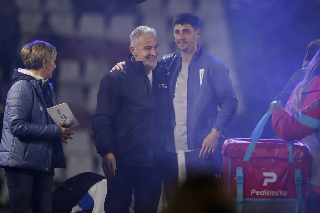 Juvenal Olmos no se guardó nada y criticó a Tiago Nunes. Foto: Andres Pina/Photosport