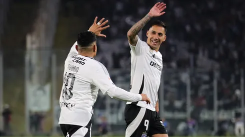 Claudio Aquino y Javier Correa festejan el gol albo en la victoria ante Unión Española en el Campeonato Nacional 2025.