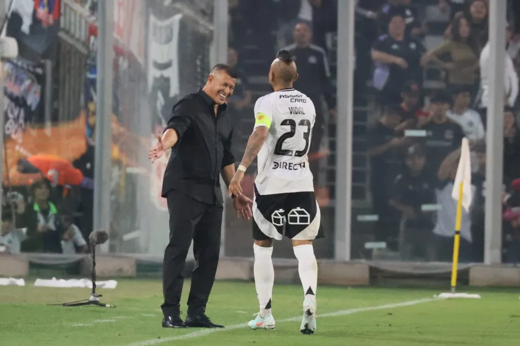 Jorge Almirón no se mueve de Colo Colo… por ahora. Foto: Dragomir Yankovic/Photosport