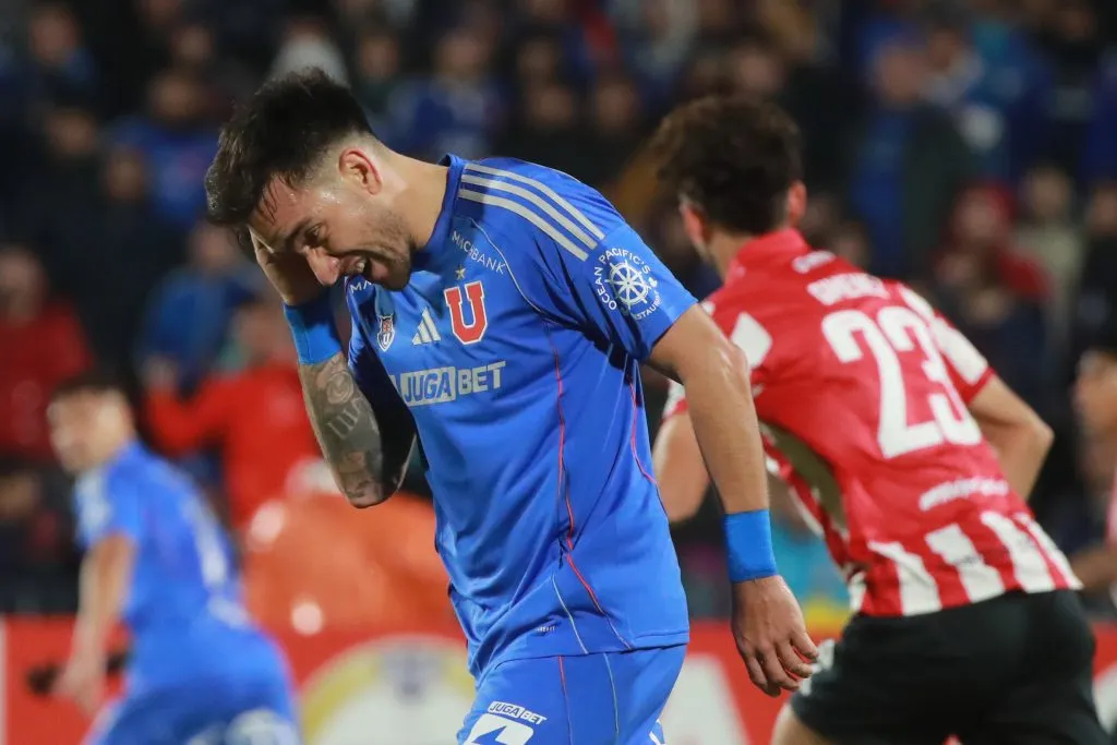 Matías Zaldivia será baja en la U para el choque con Botafogo y así le ha ido cuando no está en la cancha. Foto: Photosport.