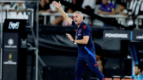 Gustavo Álvarez no pudo clasificar a la U a los octavos de final.