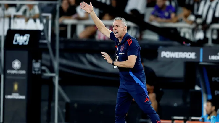 Gustavo Álvarez no pudo clasificar a la U a los octavos de final.