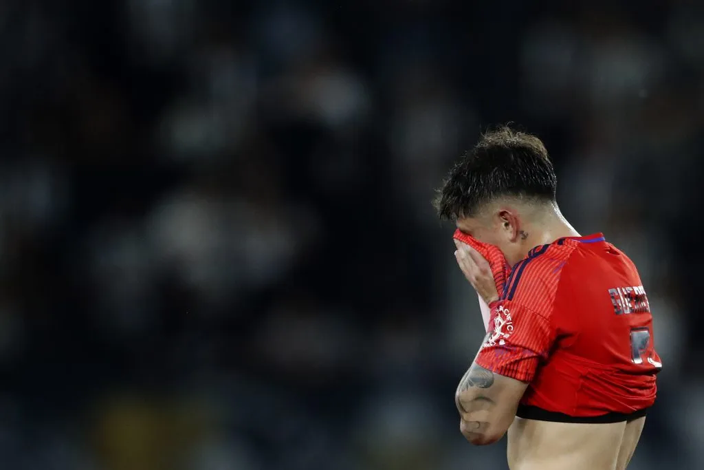 Maxi Guerrero se lamenta tras la caída | Photosport