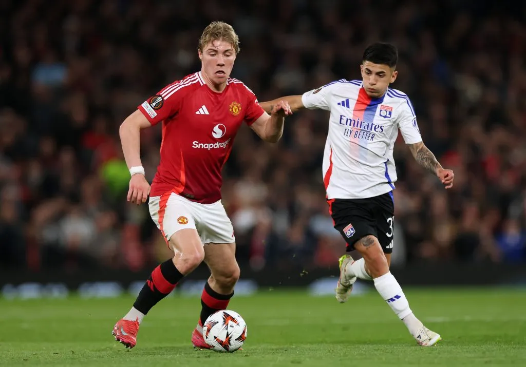 Thiago Almada en acción ante el Manchester United en la Europa League. (Carl Recine/Getty Images).
