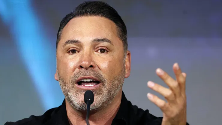 El ex boceador y también promotor, Oscar De La Hoya, no tuvo dudas a la hora de elegir al "GOAT" del boxeo.