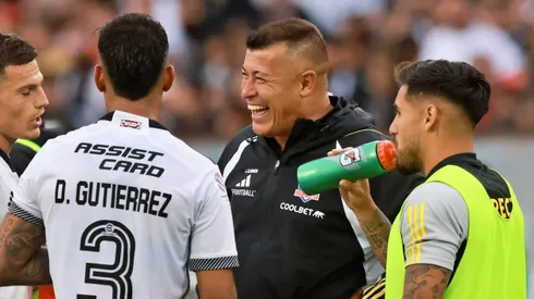 Almirón seguirá como DT de Colo Colo.