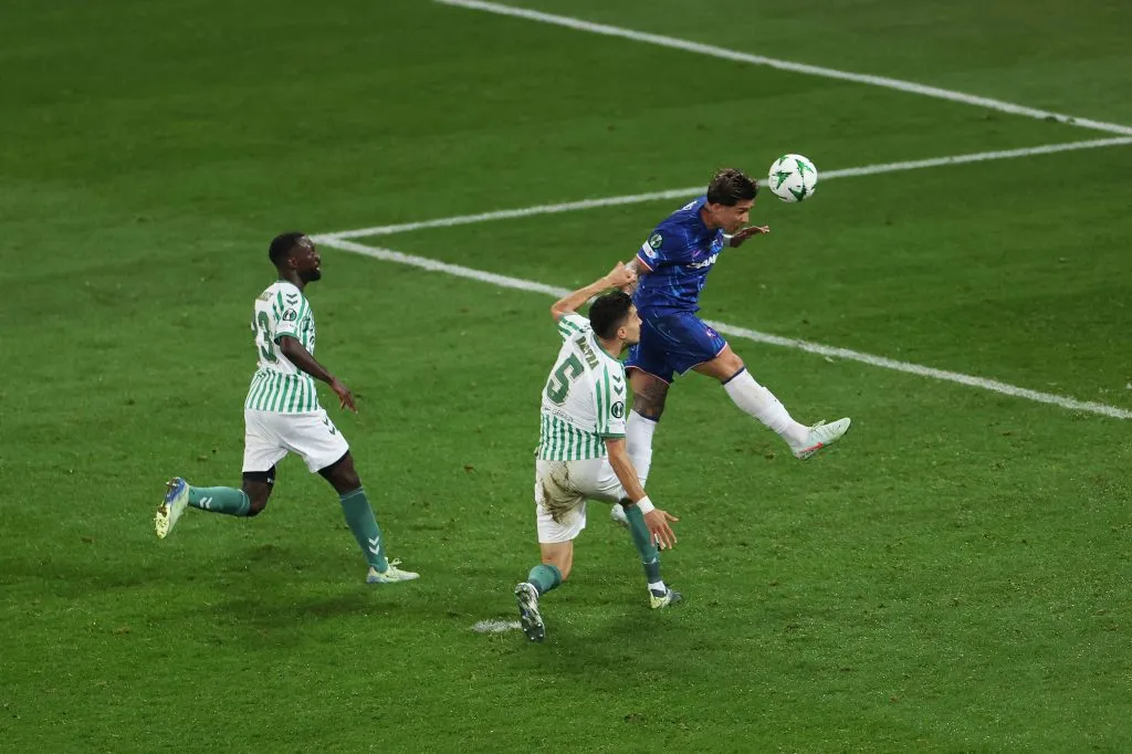 Chelsea venció a Betis y el Sevilla se aprovechó de la situación