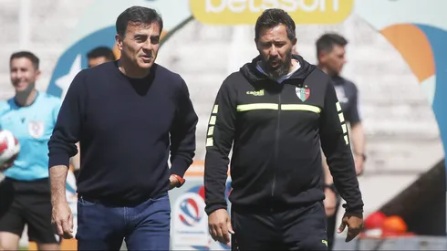 Gustavo Quinteros y Pablo Sánchez, DT que suena mucho en el fútbol chileno.