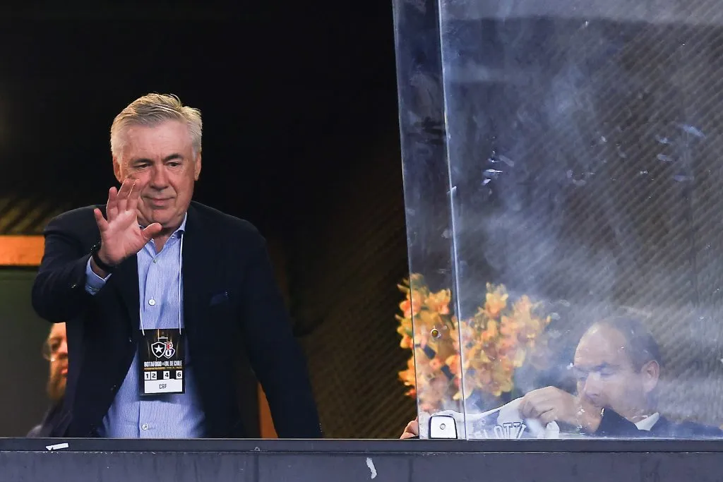 Claudio Bravo puso como ejemplo a Carlo Ancelotti que estuvo en el partido de la U en Brasil. (Photo by Buda Mendes/Getty Images)