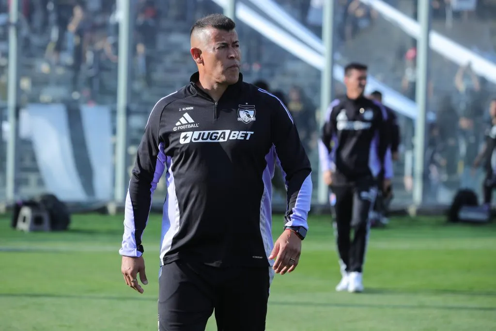 Jorge Almirón seguirá siendo el entrenador de Colo Colo, por lo menos en el corto plazo. | Foto: Photosport.
