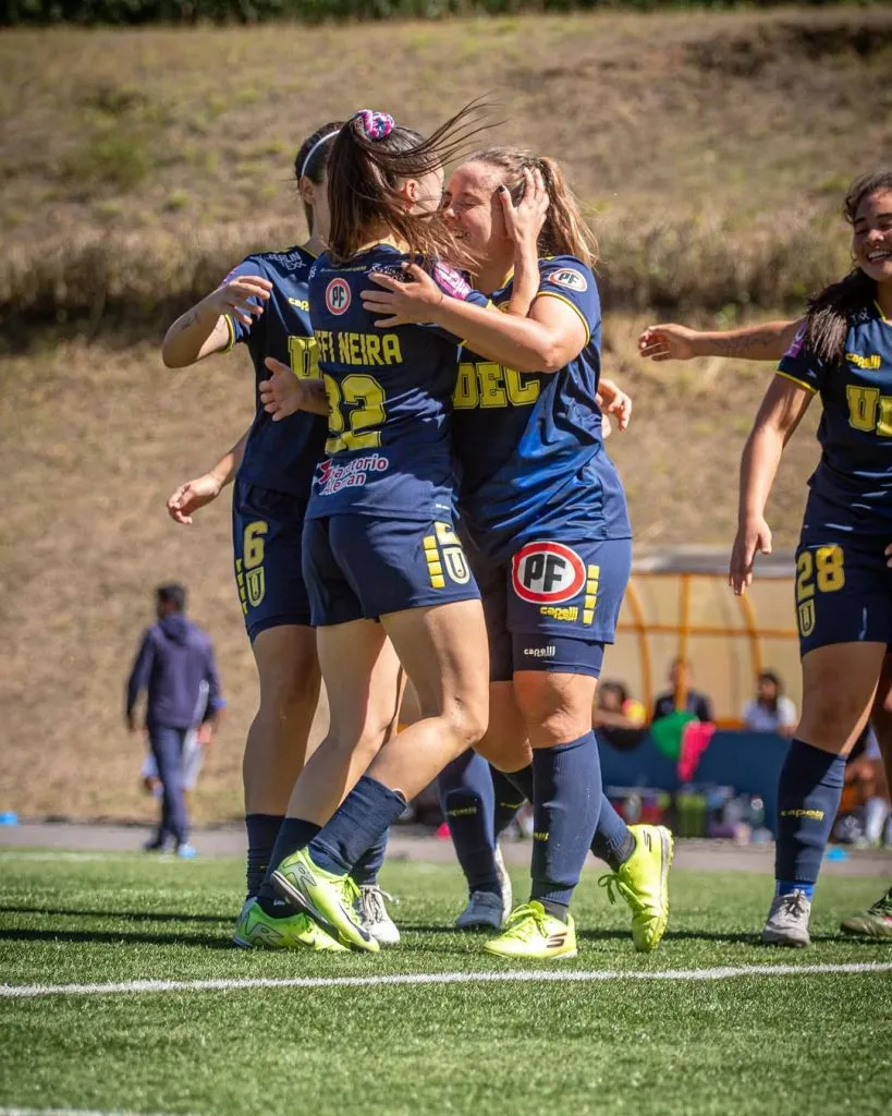 El triunfo de Nicole Fajre en su lucha contra el cáncer lo celebra todo el mundo del fútbol. Foto: Universidad de Concepción.