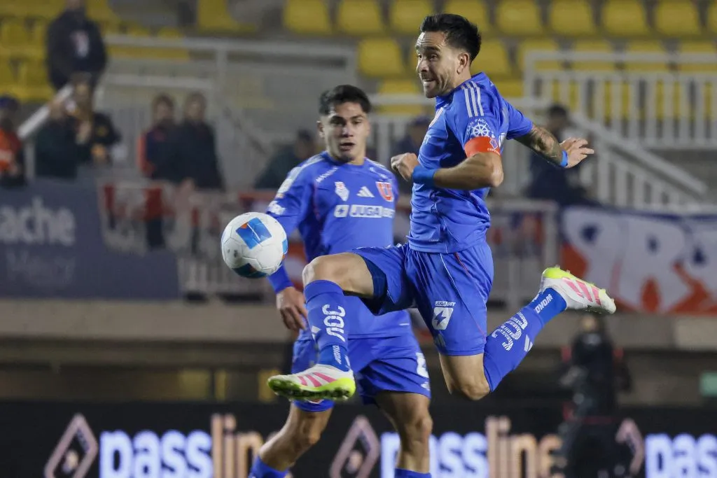 Matías Zaldivia es uno de los que regresa a la formación titular de la U. Foto:  Andres Pina/Photosport