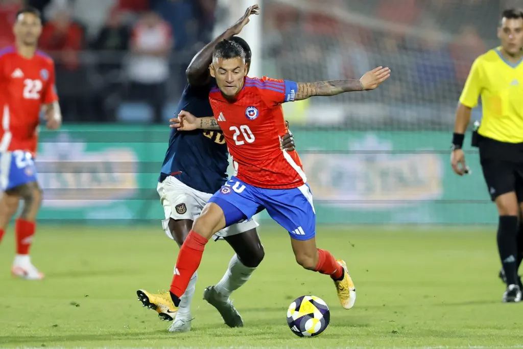 Charles Aránguiz está con buen nivel en U de Chile. Foto: Javier Torres/Photosport