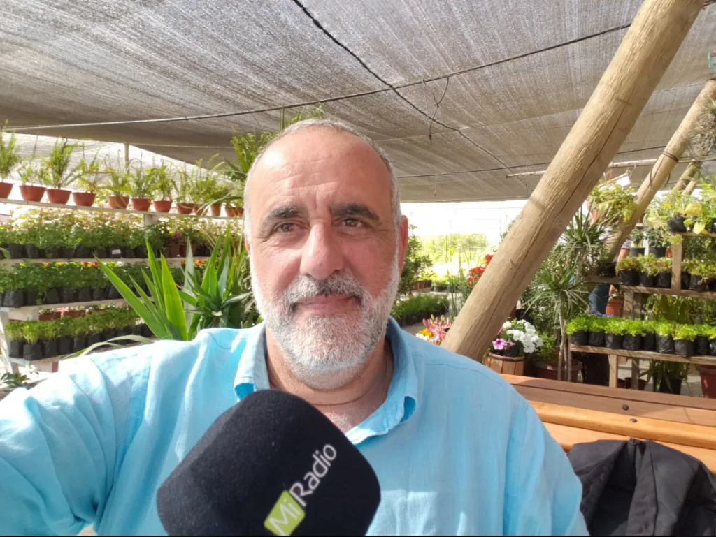 Roberto Dueñas, el propietario de Mi Radio.