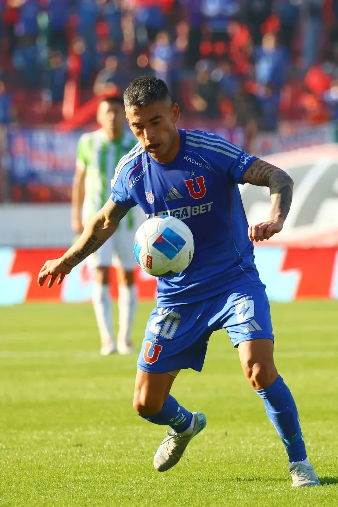 Aránguiz tuvo que salir por molestias en su pierna derecha