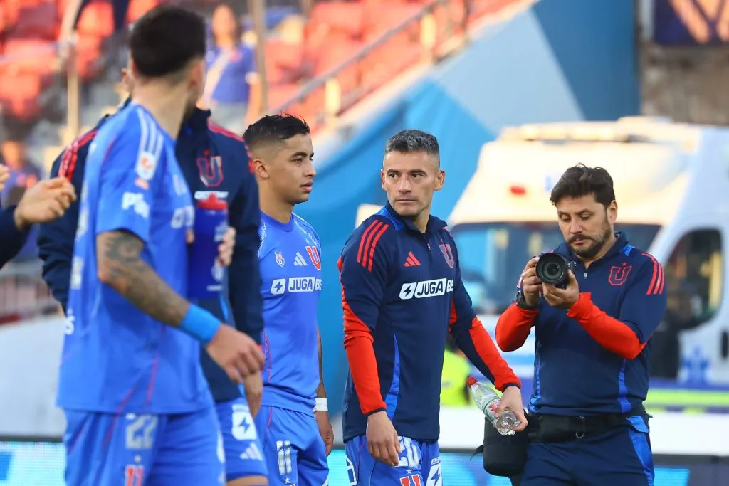 Charles Aránguiz salió con algunos problemas físicos | Photosport