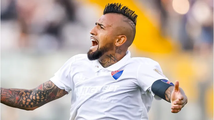 Arturo Vidal calentó el regreso de Colo Colo a la Liga de Primera.