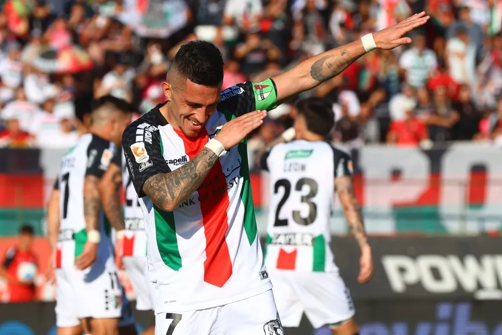 Brayan Carrasco marcó un golazo pero Palestino terminó cediendo un empate contra Universidad Católica que los estanca en la tabla. Foto: Photosport.